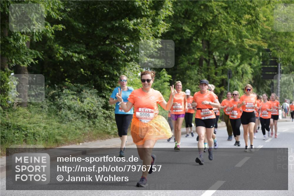 15.06.2025 - REWE Women's Run Jannik Wohlers http://msf.ph/oto/7976757 15.06.2025 10:11:44 Laufen 5606, 5357, 5642, 5126, 100 meine-sportfotos.de