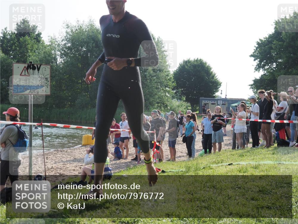 15.06.2025 - 27. Vierlanden-Triathlon KatJ http://msf.ph/oto/7976772 15.06.2025 08:34:48 Schwimmen 46, 124 meine-sportfotos.de