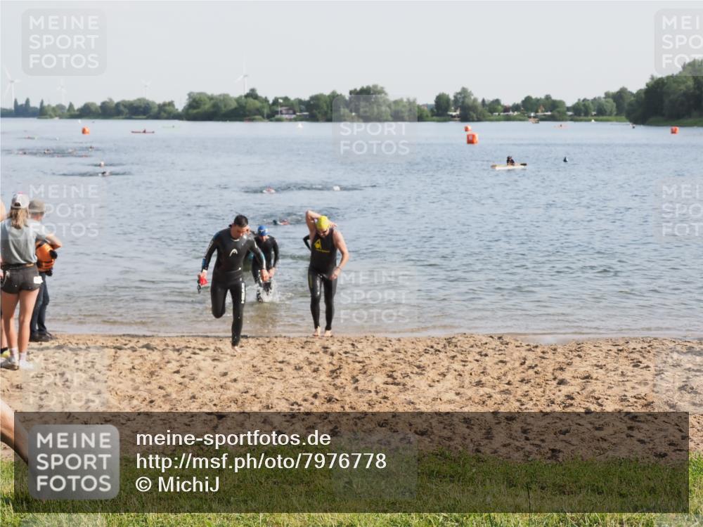 21.06.2025 - 27. Vierlanden-Triathlon MichiJ http://msf.ph/oto/7976778 15.06.2026 08:43:56 Schwimmen 23, 84, 113, 183 meine-sportfotos.de