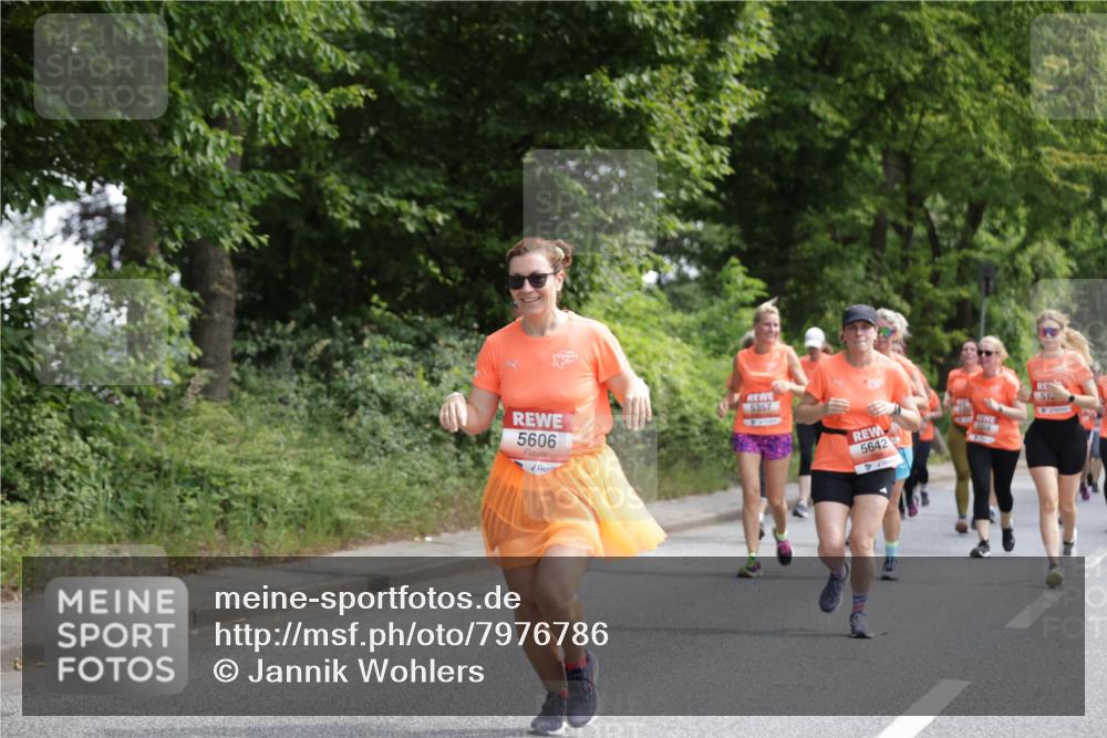 15.06.2025 - REWE Women's Run Jannik Wohlers http://msf.ph/oto/7976786 15.06.2025 10:11:44 Laufen 5606, 5357, 5642, 51 meine-sportfotos.de