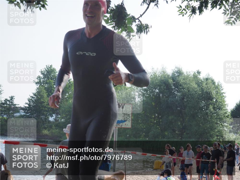 15.06.2025 - 27. Vierlanden-Triathlon KatJ http://msf.ph/oto/7976789 15.06.2025 08:34:48 Schwimmen 46, 124 meine-sportfotos.de