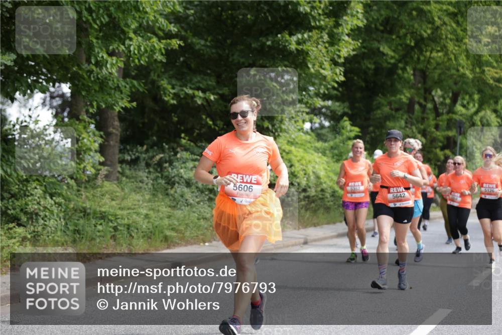 15.06.2025 - REWE Women's Run Jannik Wohlers http://msf.ph/oto/7976793 15.06.2025 10:11:44 Laufen 5606, 5367, 5642, 5126 meine-sportfotos.de