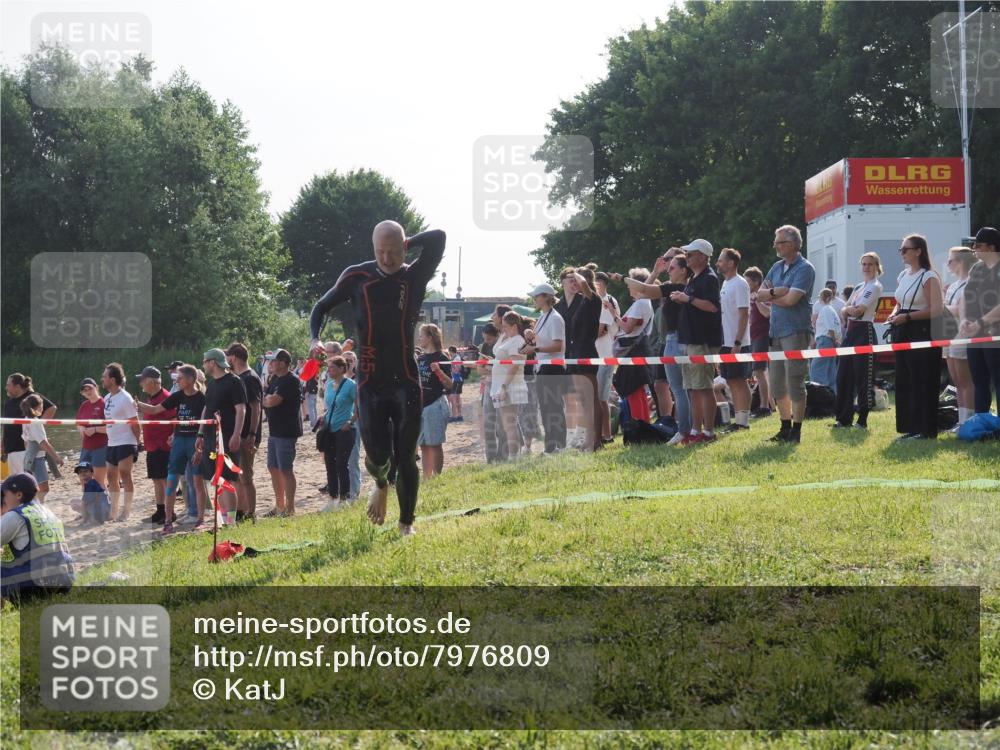 15.06.2025 - 27. Vierlanden-Triathlon KatJ http://msf.ph/oto/7976809 15.06.2025 08:34:52 Schwimmen 46, 124, 149 meine-sportfotos.de