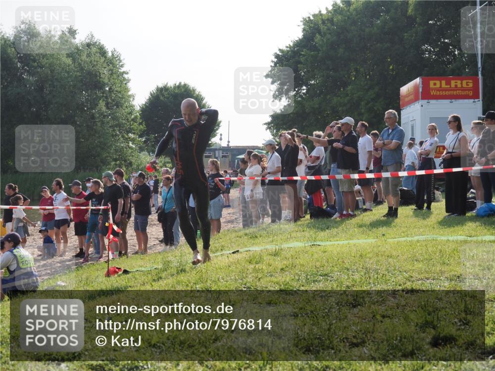 15.06.2025 - 27. Vierlanden-Triathlon KatJ http://msf.ph/oto/7976814 15.06.2025 08:34:52 Schwimmen 46, 124, 149 meine-sportfotos.de
