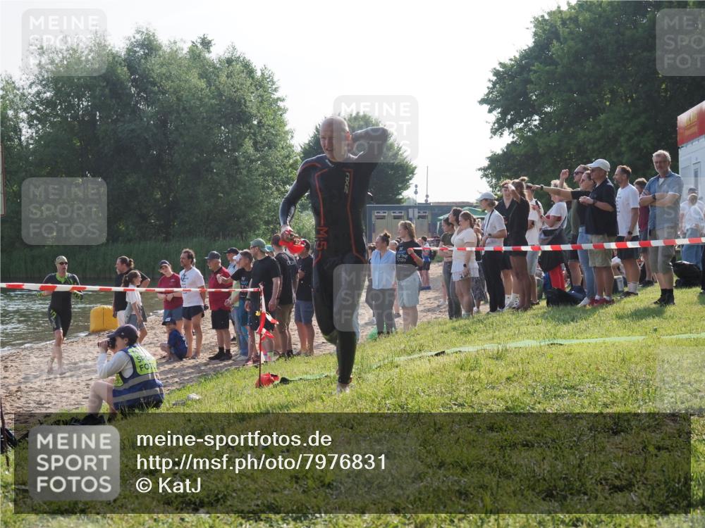15.06.2025 - 27. Vierlanden-Triathlon KatJ http://msf.ph/oto/7976831 15.06.2025 08:34:53 Schwimmen 46, 124, 149, 186 meine-sportfotos.de