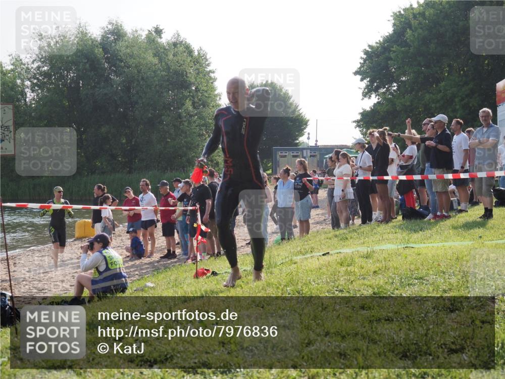 15.06.2025 - 27. Vierlanden-Triathlon KatJ http://msf.ph/oto/7976836 15.06.2025 08:34:53 Schwimmen 46, 124, 149, 186 meine-sportfotos.de