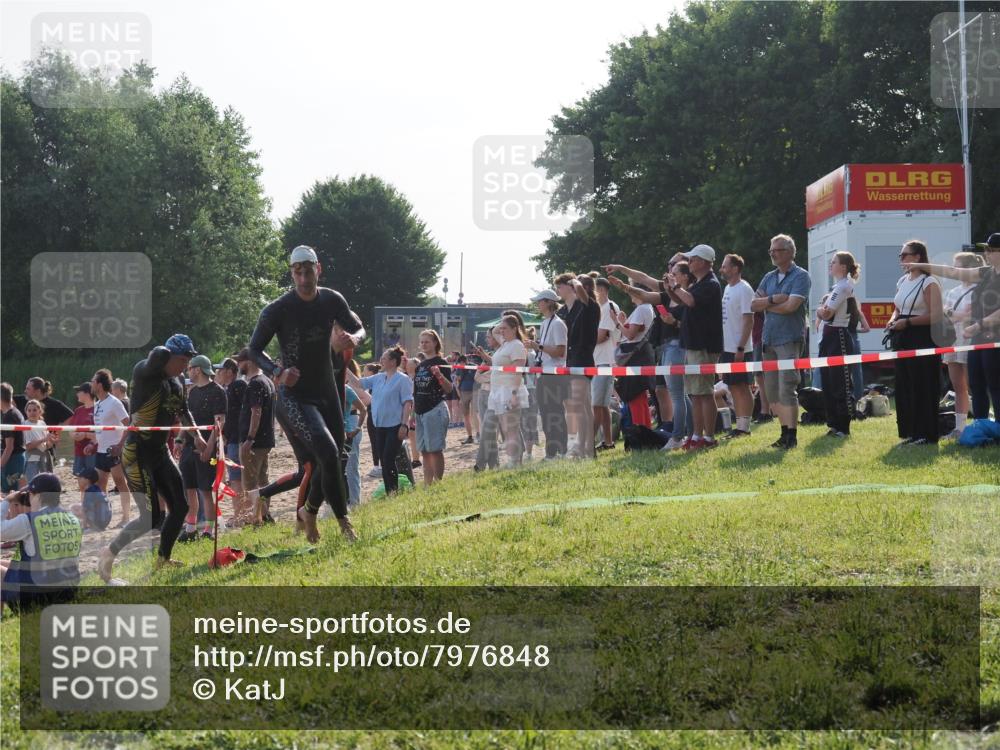 15.06.2025 - 27. Vierlanden-Triathlon KatJ http://msf.ph/oto/7976848 15.06.2025 08:34:58 Schwimmen 43, 80, 124, 149, 159, 186 meine-sportfotos.de
