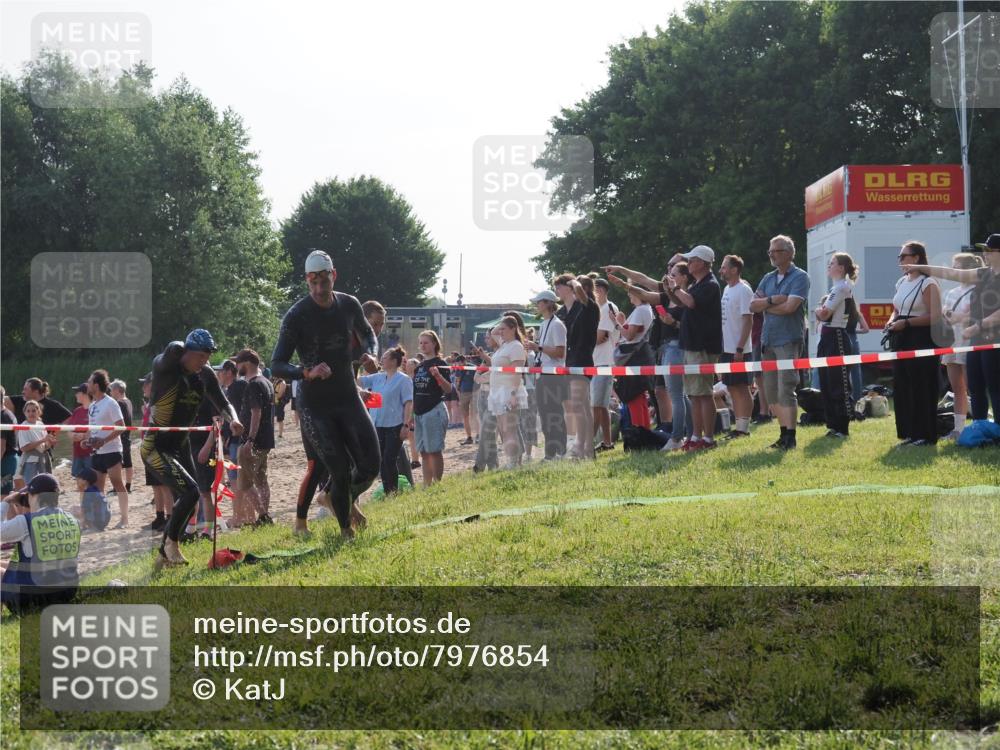 15.06.2025 - 27. Vierlanden-Triathlon KatJ http://msf.ph/oto/7976854 15.06.2025 08:34:58 Schwimmen 43, 80, 124, 149, 159, 186 meine-sportfotos.de