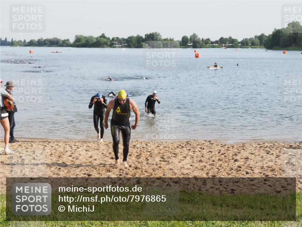 21.06.2025 - 27. Vierlanden-Triathlon MichiJ http://msf.ph/oto/7976865 15.06.2026 08:44:00 Schwimmen 23, 84, 97, 153, 183 meine-sportfotos.de
