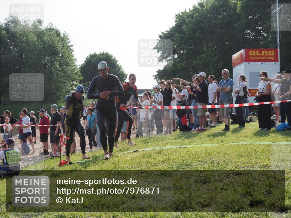 15.06.2025 - 27. Vierlanden-Triathlon KatJ http://msf.ph/oto/7976871 15.06.2025 08:34:59 Schwimmen 43, 80, 124, 149, 159, 186 meine-sportfotos.de