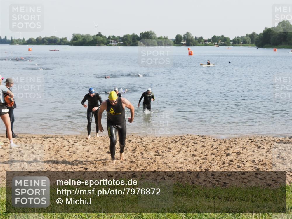 21.06.2025 - 27. Vierlanden-Triathlon MichiJ http://msf.ph/oto/7976872 15.06.2026 08:44:00 Schwimmen 23, 84, 97, 153, 183 meine-sportfotos.de