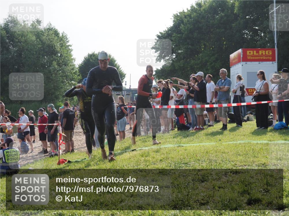 15.06.2025 - 27. Vierlanden-Triathlon KatJ http://msf.ph/oto/7976873 15.06.2025 08:34:59 Schwimmen 43, 80, 124, 149, 159, 186 meine-sportfotos.de