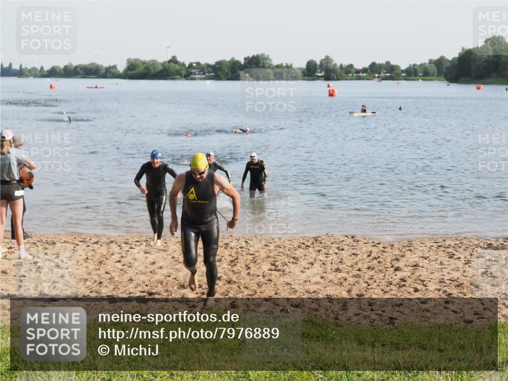 21.06.2025 - 27. Vierlanden-Triathlon MichiJ http://msf.ph/oto/7976889 15.06.2026 08:44:01 Schwimmen 23, 84, 97, 153, 183 meine-sportfotos.de