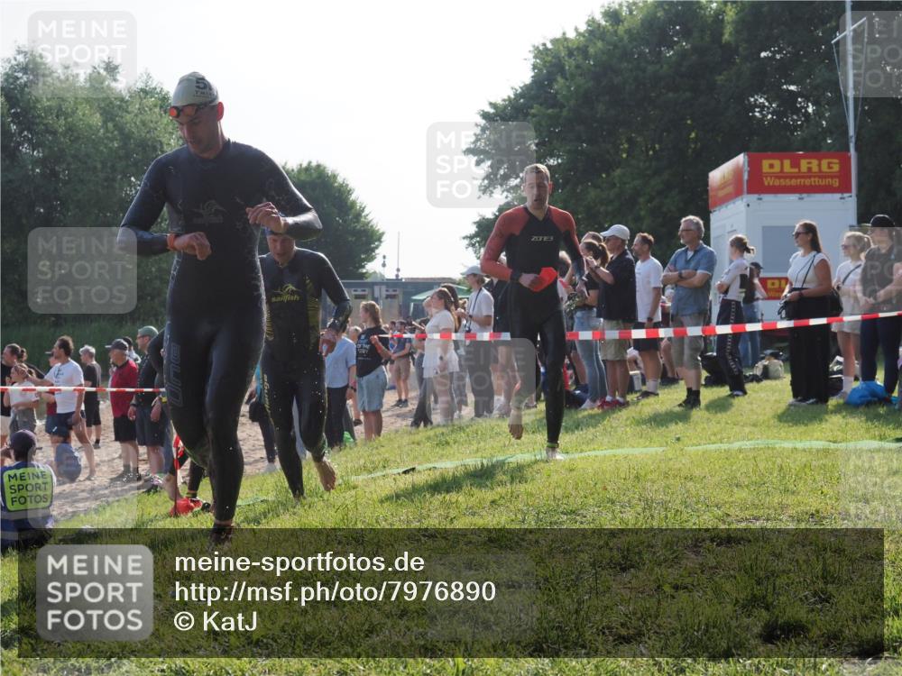 15.06.2025 - 27. Vierlanden-Triathlon KatJ http://msf.ph/oto/7976890 15.06.2025 08:35:00 Schwimmen 43, 80, 124, 149, 159, 186 meine-sportfotos.de