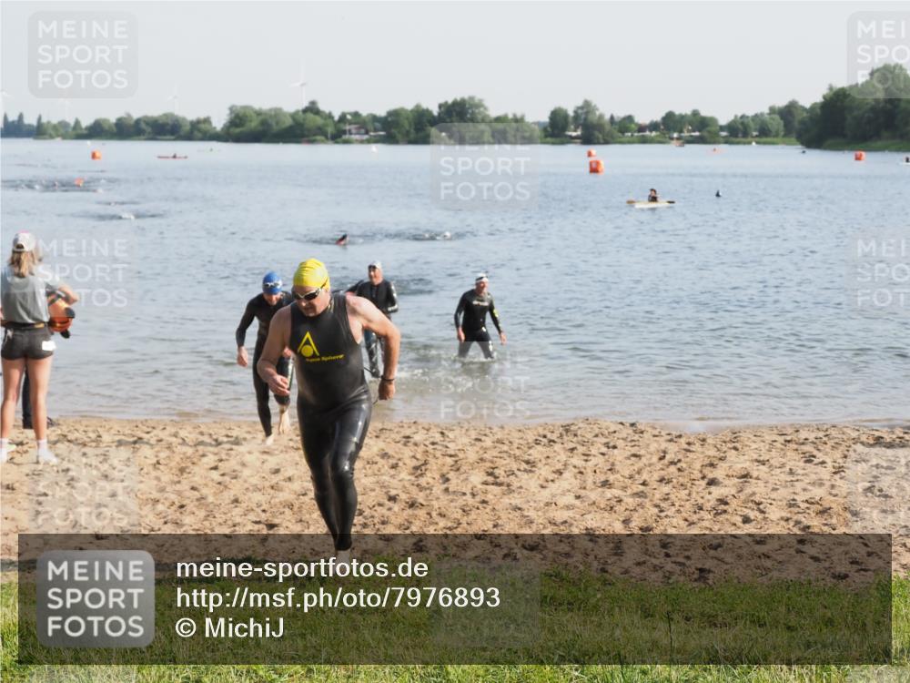 21.06.2025 - 27. Vierlanden-Triathlon MichiJ http://msf.ph/oto/7976893 15.06.2026 08:44:01 Schwimmen 23, 84, 97, 153, 183 meine-sportfotos.de
