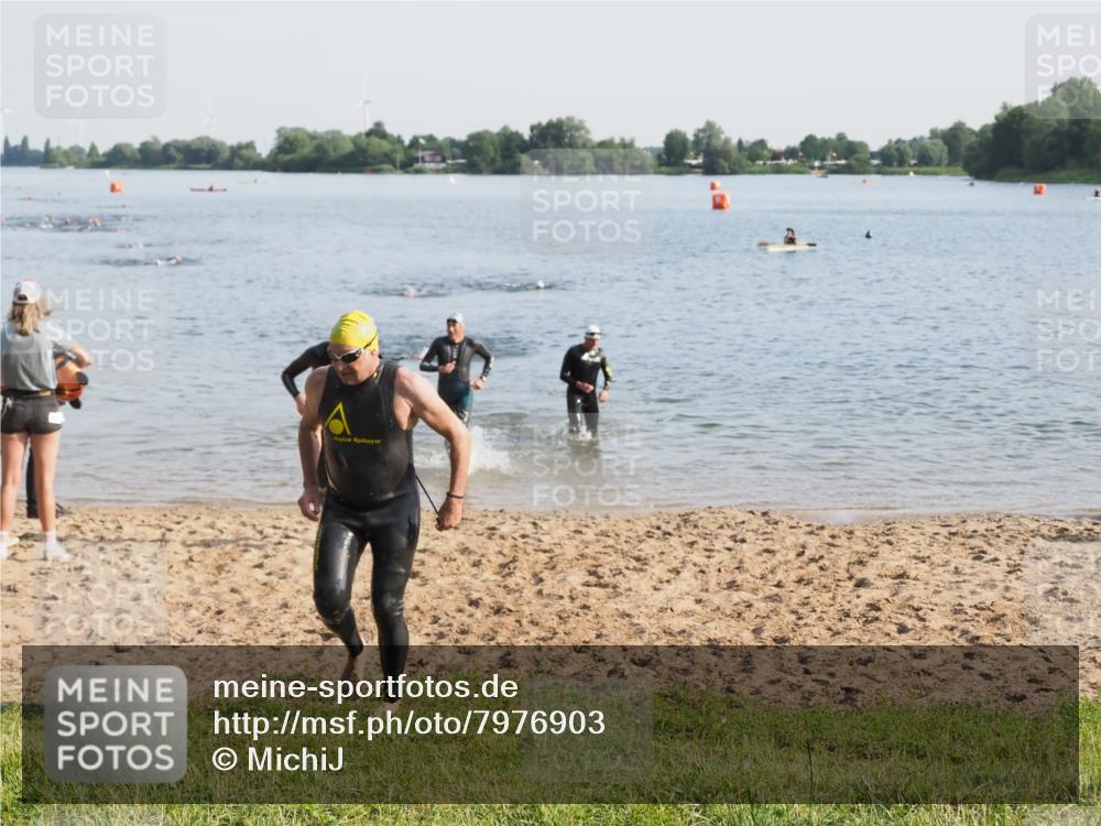21.06.2025 - 27. Vierlanden-Triathlon MichiJ http://msf.ph/oto/7976903 15.06.2026 08:44:01 Schwimmen 23, 84, 97, 153, 183 meine-sportfotos.de