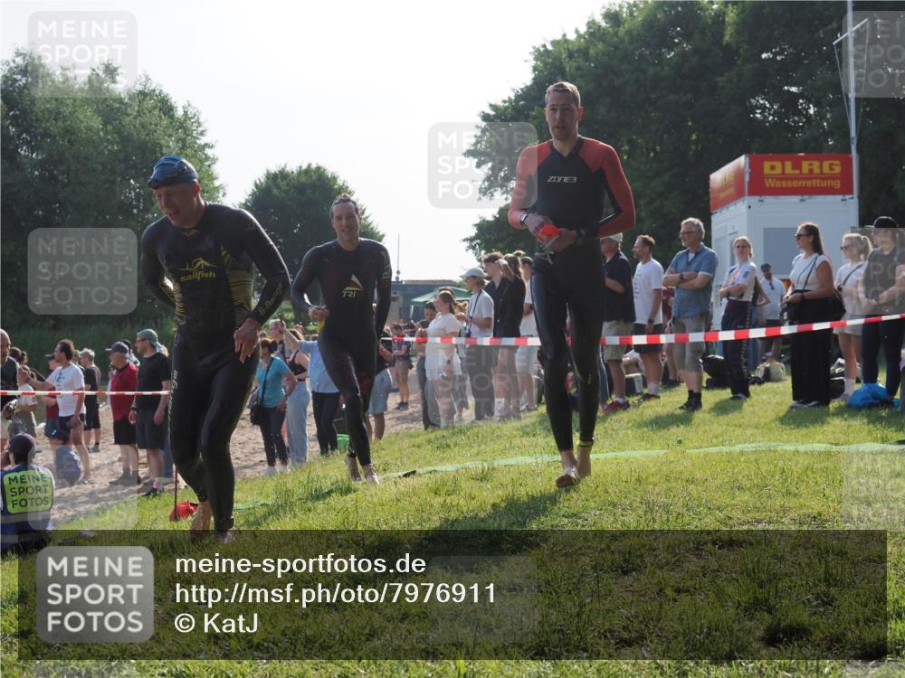15.06.2025 - 27. Vierlanden-Triathlon KatJ http://msf.ph/oto/7976911 15.06.2025 08:35:01 Schwimmen 12, 43, 80, 124, 149, 159, 186 meine-sportfotos.de