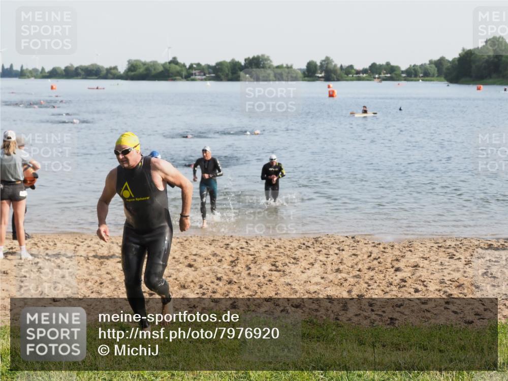 21.06.2025 - 27. Vierlanden-Triathlon MichiJ http://msf.ph/oto/7976920 15.06.2026 08:44:02 Schwimmen 23, 84, 97, 153, 183 meine-sportfotos.de