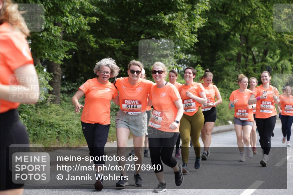 15.06.2025 - REWE Women's Run Jannik Wohlers http://msf.ph/oto/7976940 15.06.2025 10:11:49 Laufen 835, 52, 5109, 5603, 5479, 5144, 5358, 5560 meine-sportfotos.de