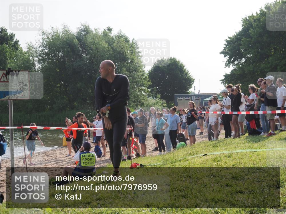 15.06.2025 - 27. Vierlanden-Triathlon KatJ http://msf.ph/oto/7976959 15.06.2025 08:35:05 Schwimmen 12, 43, 80, 149, 159, 186 meine-sportfotos.de