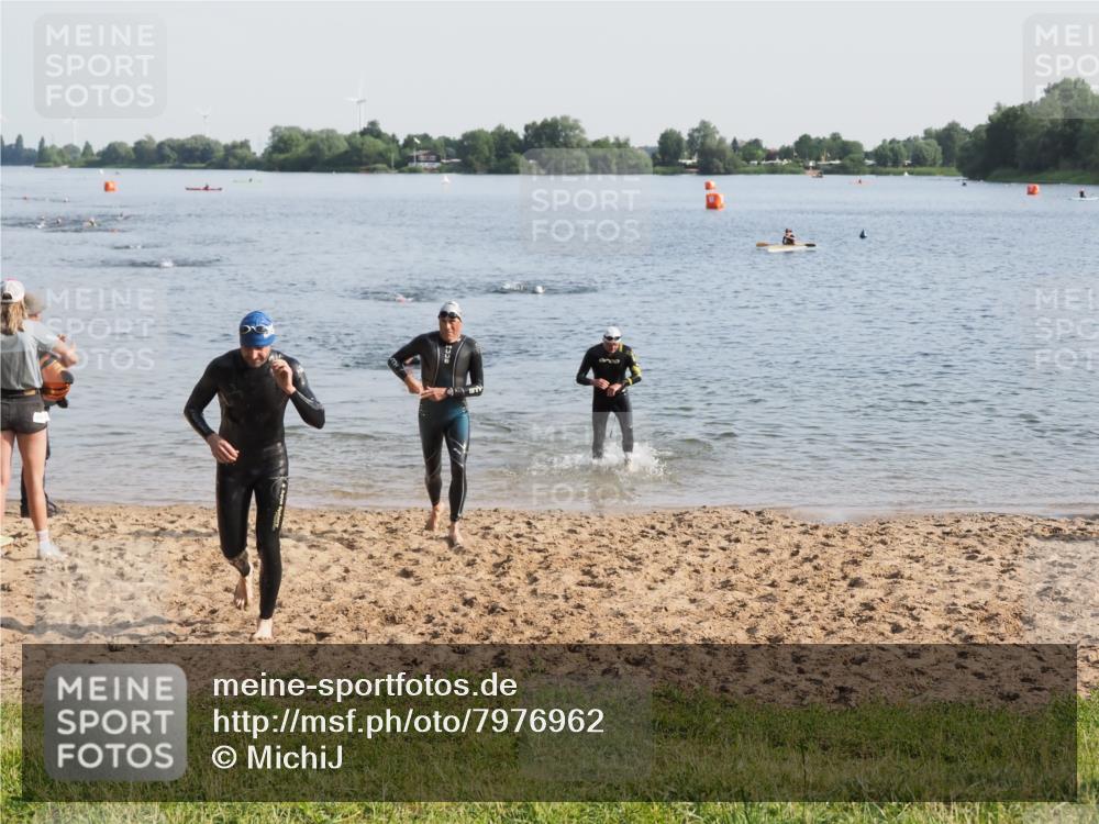 21.06.2025 - 27. Vierlanden-Triathlon MichiJ http://msf.ph/oto/7976962 15.06.2026 08:44:04 Schwimmen 23, 97, 153, 183 meine-sportfotos.de
