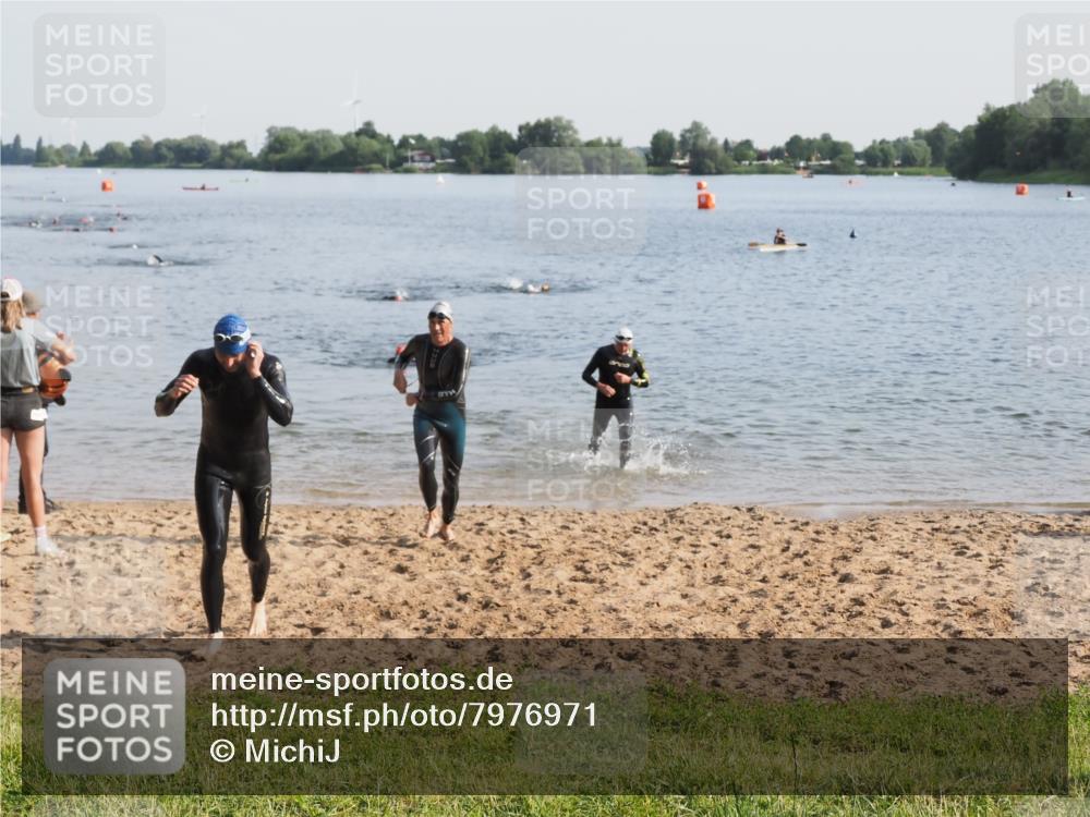 21.06.2025 - 27. Vierlanden-Triathlon MichiJ http://msf.ph/oto/7976971 15.06.2026 08:44:04 Schwimmen 23, 97, 153, 183 meine-sportfotos.de