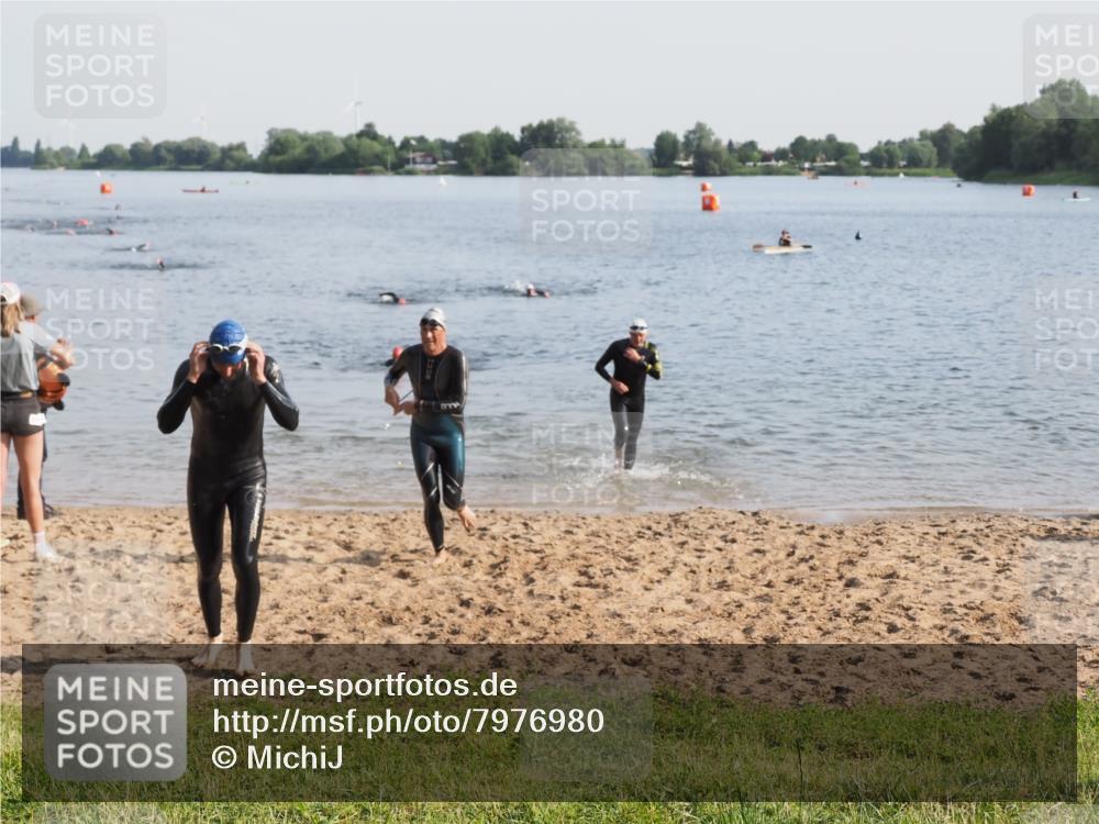 21.06.2025 - 27. Vierlanden-Triathlon MichiJ http://msf.ph/oto/7976980 15.06.2026 08:44:04 Schwimmen 23, 97, 153, 183 meine-sportfotos.de