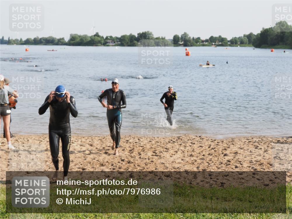 21.06.2025 - 27. Vierlanden-Triathlon MichiJ http://msf.ph/oto/7976986 15.06.2026 08:44:04 Schwimmen 23, 97, 153, 183 meine-sportfotos.de