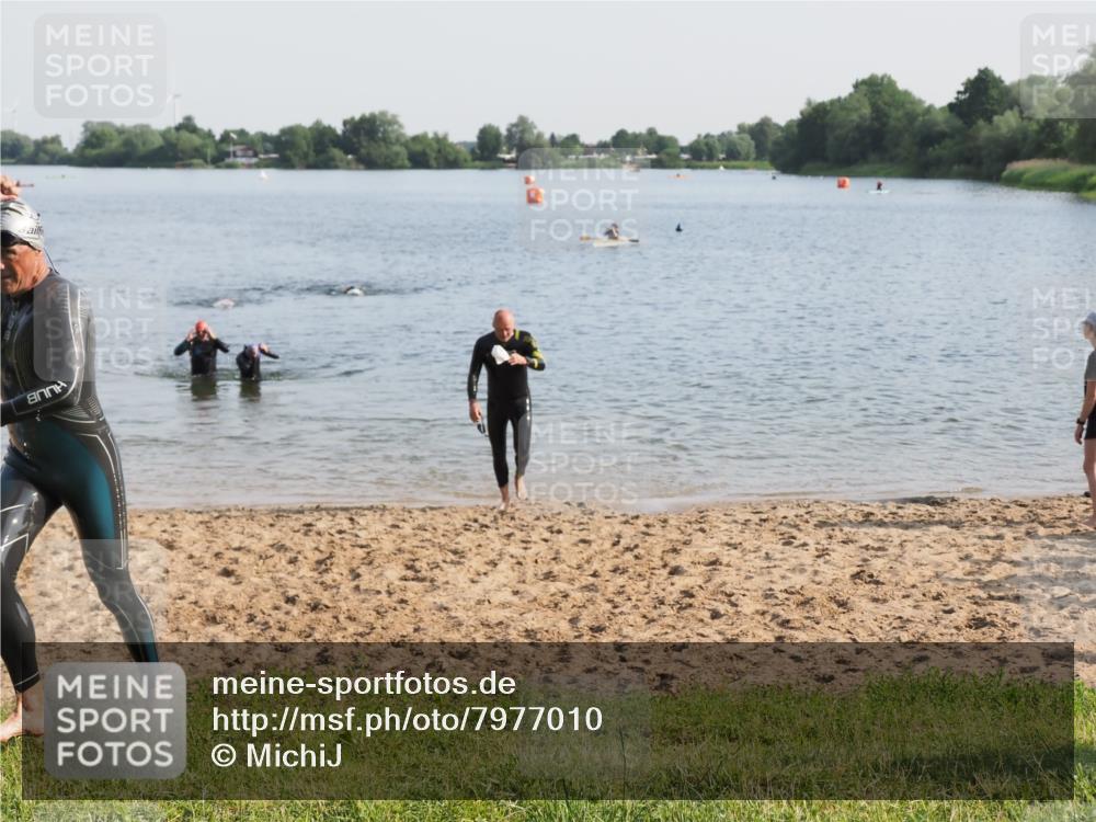 21.06.2025 - 27. Vierlanden-Triathlon MichiJ http://msf.ph/oto/7977010 15.06.2026 08:44:07 Schwimmen 97, 153, 174, 183 meine-sportfotos.de