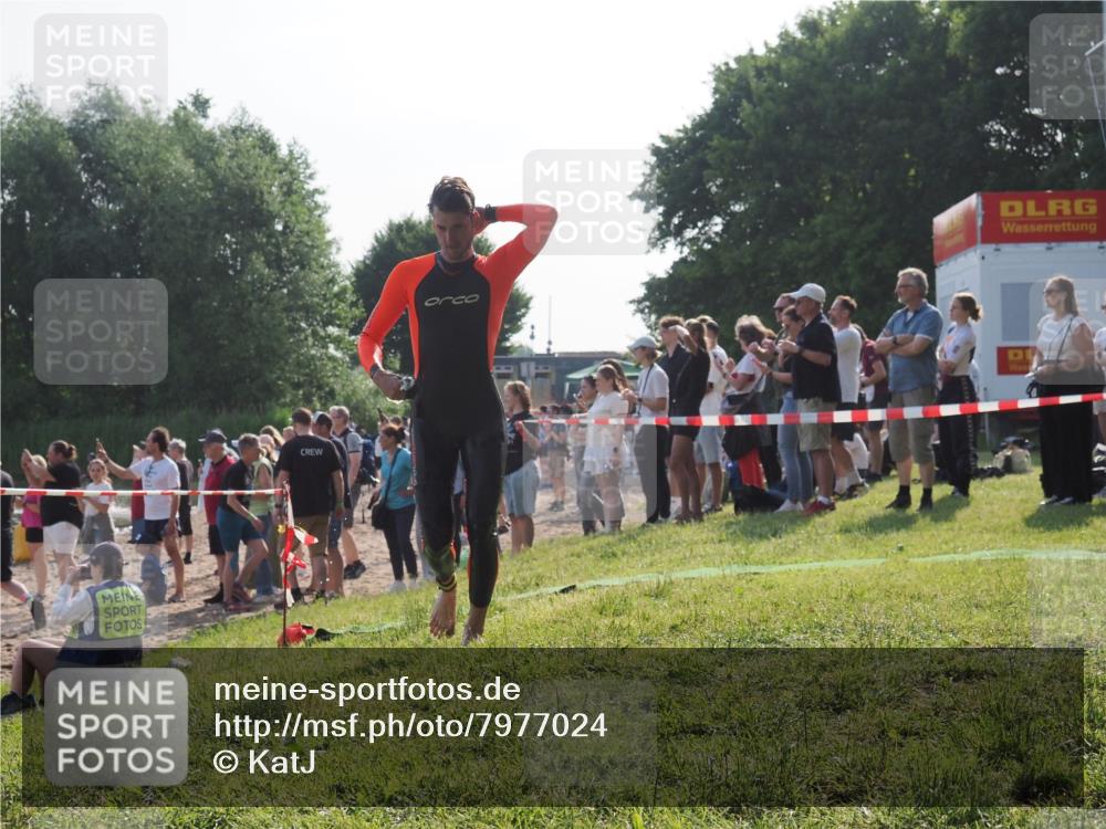 15.06.2025 - 27. Vierlanden-Triathlon KatJ http://msf.ph/oto/7977024 15.06.2025 08:35:09 Schwimmen 12, 43, 54, 64, 80, 159, 186 meine-sportfotos.de
