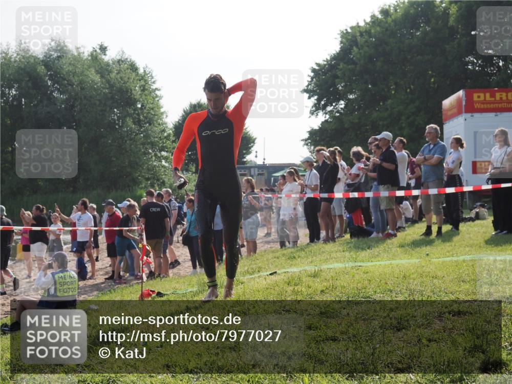 15.06.2025 - 27. Vierlanden-Triathlon KatJ http://msf.ph/oto/7977027 15.06.2025 08:35:09 Schwimmen 12, 43, 54, 64, 80, 159, 186 meine-sportfotos.de