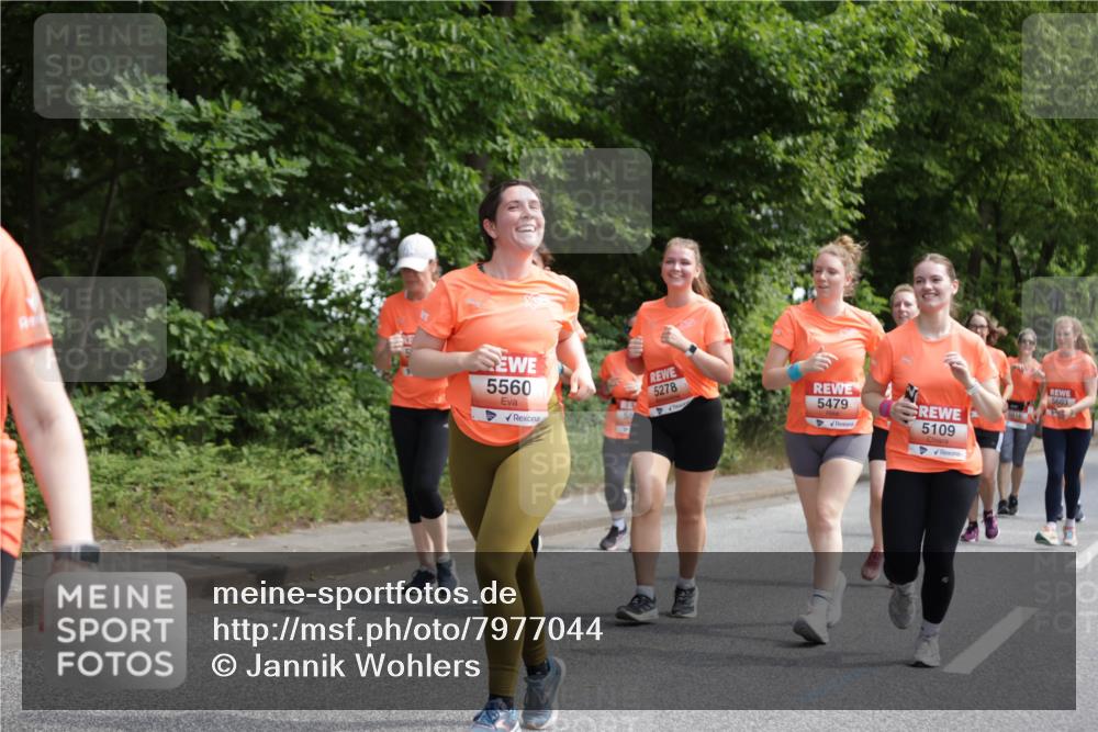 15.06.2025 - REWE Women's Run Jannik Wohlers http://msf.ph/oto/7977044 15.06.2025 10:11:52 Laufen 5560, 5278, 5479, 5109, 5603 meine-sportfotos.de