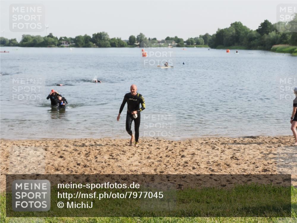 21.06.2025 - 27. Vierlanden-Triathlon MichiJ http://msf.ph/oto/7977045 15.06.2026 08:44:08 Schwimmen 97, 130, 153, 174, 183 meine-sportfotos.de