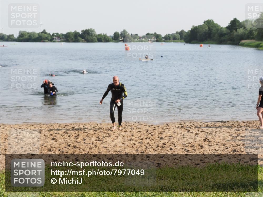 21.06.2025 - 27. Vierlanden-Triathlon MichiJ http://msf.ph/oto/7977049 15.06.2026 08:44:08 Schwimmen 97, 130, 153, 174, 183 meine-sportfotos.de