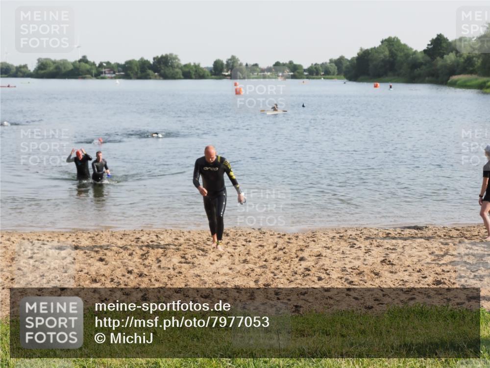 21.06.2025 - 27. Vierlanden-Triathlon MichiJ http://msf.ph/oto/7977053 15.06.2026 08:44:09 Schwimmen 97, 130, 153, 174, 183 meine-sportfotos.de