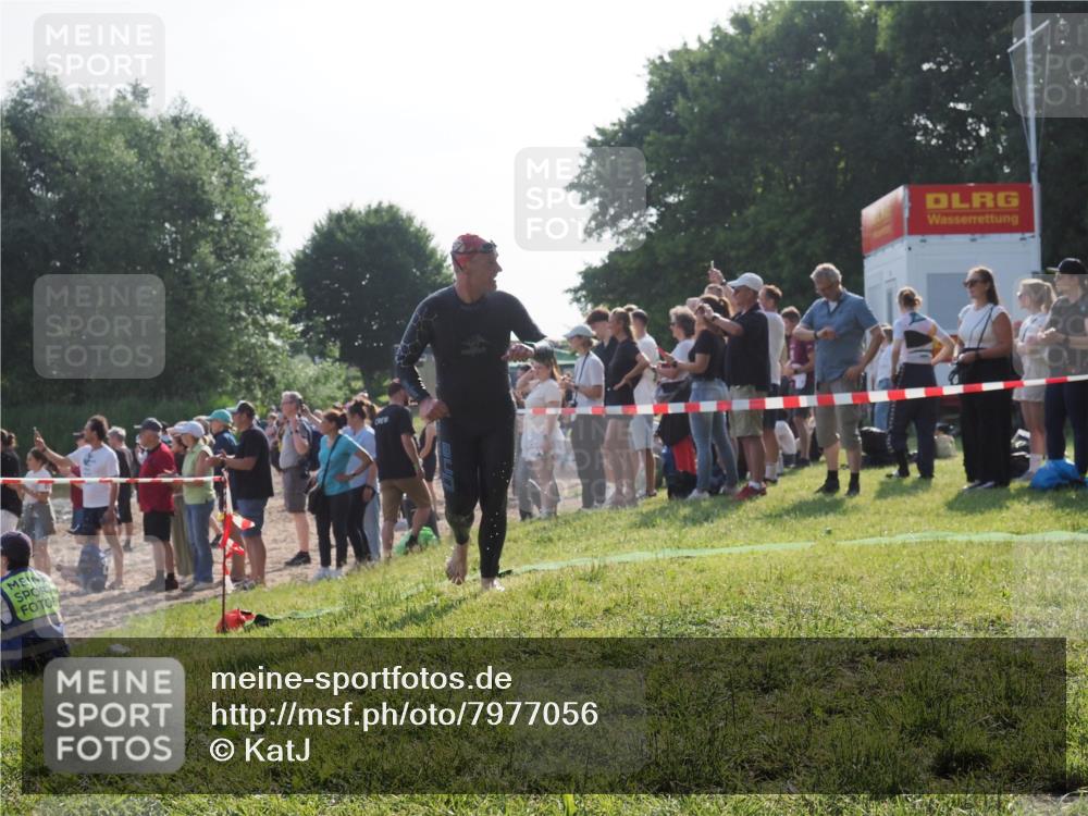 15.06.2025 - 27. Vierlanden-Triathlon KatJ http://msf.ph/oto/7977056 15.06.2025 08:35:13 Schwimmen 12, 54, 64 meine-sportfotos.de