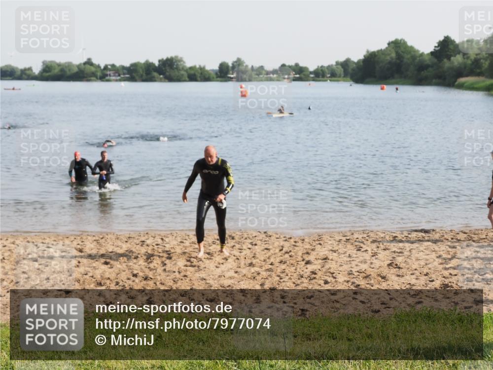 21.06.2025 - 27. Vierlanden-Triathlon MichiJ http://msf.ph/oto/7977074 15.06.2026 08:44:09 Schwimmen 97, 130, 153, 174, 183 meine-sportfotos.de