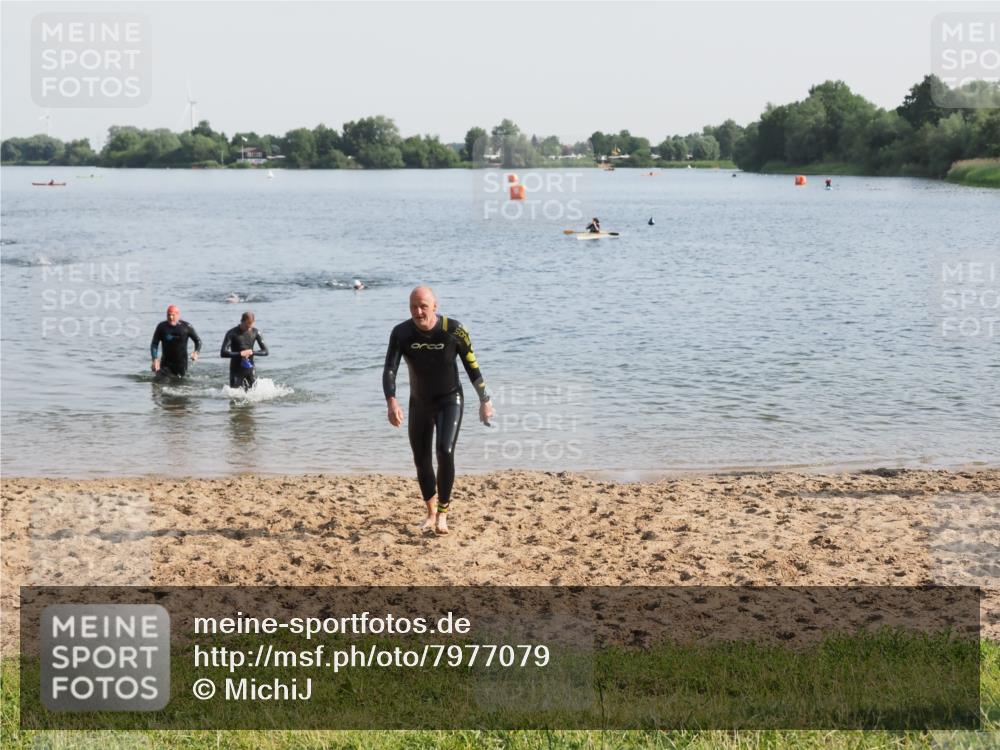 21.06.2025 - 27. Vierlanden-Triathlon MichiJ http://msf.ph/oto/7977079 15.06.2026 08:44:10 Schwimmen 97, 130, 153, 174 meine-sportfotos.de