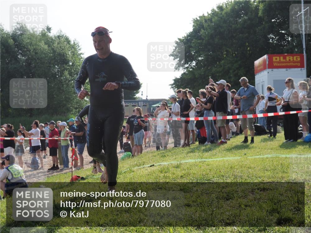 15.06.2025 - 27. Vierlanden-Triathlon KatJ http://msf.ph/oto/7977080 15.06.2025 08:35:15 Schwimmen 12, 54, 64 meine-sportfotos.de