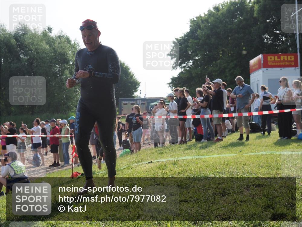 15.06.2025 - 27. Vierlanden-Triathlon KatJ http://msf.ph/oto/7977082 15.06.2025 08:35:15 Schwimmen 12, 54, 64 meine-sportfotos.de