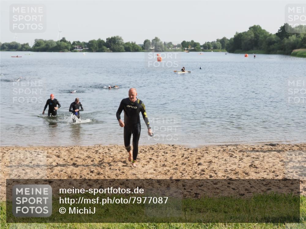 21.06.2025 - 27. Vierlanden-Triathlon MichiJ http://msf.ph/oto/7977087 15.06.2026 08:44:10 Schwimmen 97, 130, 153, 174 meine-sportfotos.de