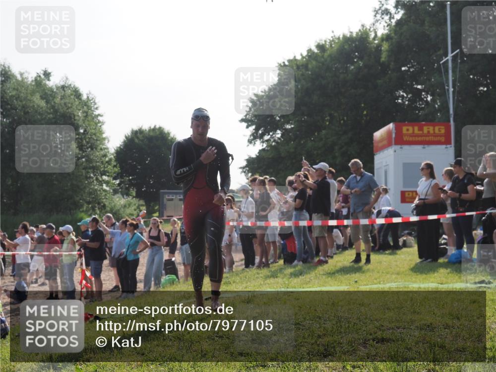 15.06.2025 - 27. Vierlanden-Triathlon KatJ http://msf.ph/oto/7977105 15.06.2025 08:35:16 Schwimmen 12, 54, 64 meine-sportfotos.de