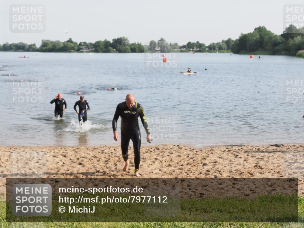 21.06.2025 - 27. Vierlanden-Triathlon MichiJ http://msf.ph/oto/7977112 15.06.2026 08:44:11 Schwimmen 97, 130, 153, 174 meine-sportfotos.de