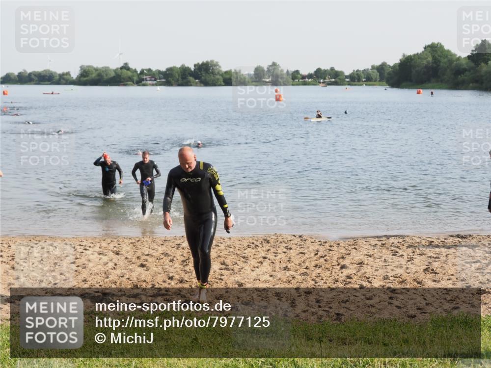 21.06.2025 - 27. Vierlanden-Triathlon MichiJ http://msf.ph/oto/7977125 15.06.2026 08:44:12 Schwimmen 97, 130, 153, 174 meine-sportfotos.de