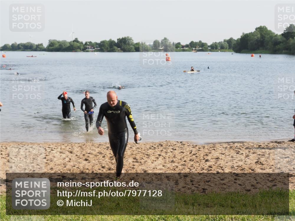 21.06.2025 - 27. Vierlanden-Triathlon MichiJ http://msf.ph/oto/7977128 15.06.2026 08:44:12 Schwimmen 97, 130, 153, 174 meine-sportfotos.de
