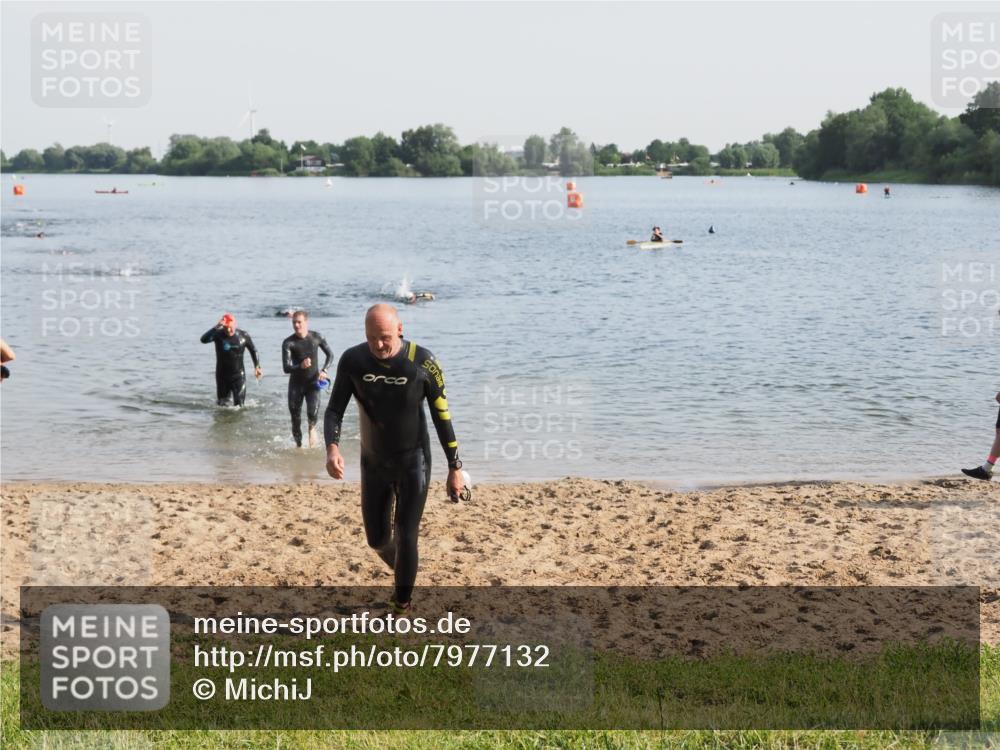 21.06.2025 - 27. Vierlanden-Triathlon MichiJ http://msf.ph/oto/7977132 15.06.2026 08:44:12 Schwimmen 97, 130, 153, 174 meine-sportfotos.de