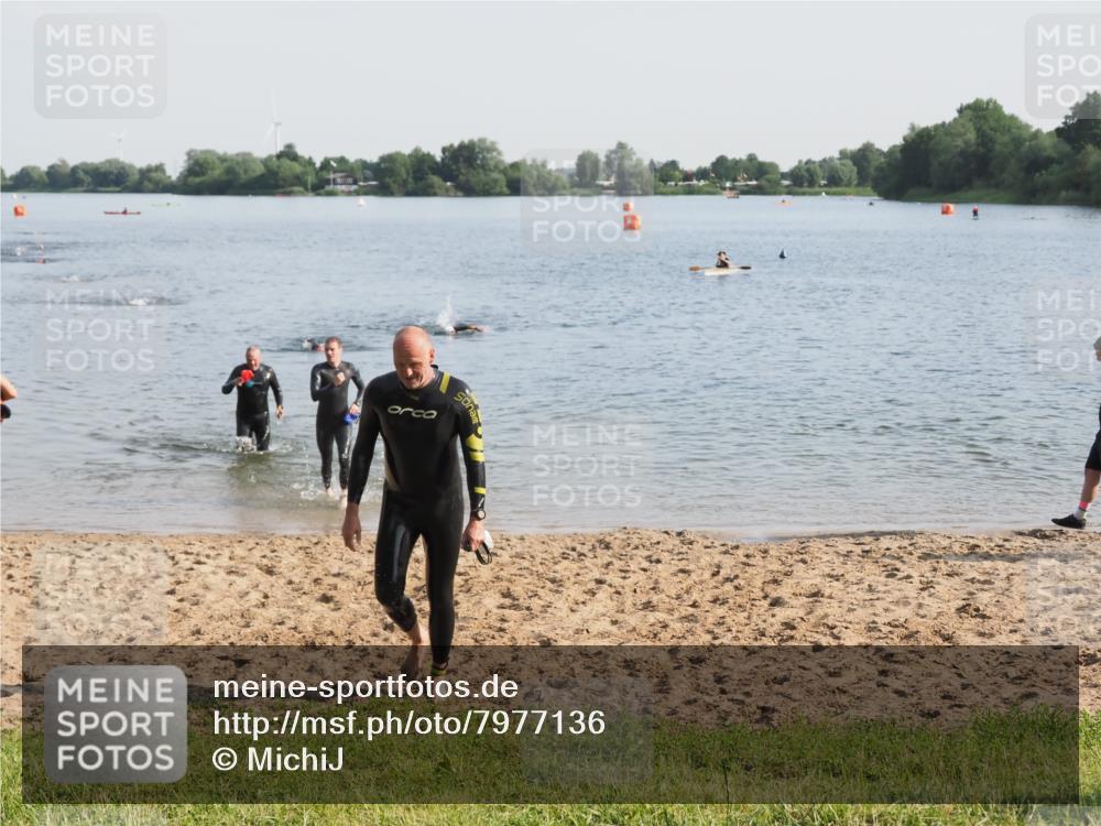 21.06.2025 - 27. Vierlanden-Triathlon MichiJ http://msf.ph/oto/7977136 15.06.2026 08:44:12 Schwimmen 97, 130, 153, 174 meine-sportfotos.de