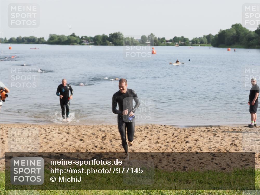 21.06.2025 - 27. Vierlanden-Triathlon MichiJ http://msf.ph/oto/7977145 15.06.2026 08:44:16 Schwimmen 130, 173, 174 meine-sportfotos.de