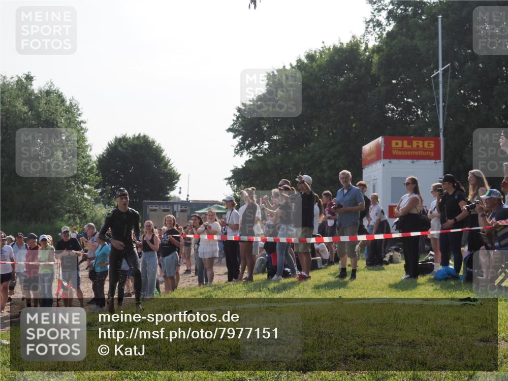 15.06.2025 - 27. Vierlanden-Triathlon KatJ http://msf.ph/oto/7977151 15.06.2025 08:35:30 Schwimmen 47 meine-sportfotos.de