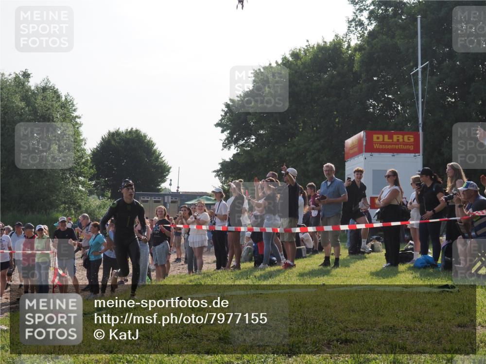 15.06.2025 - 27. Vierlanden-Triathlon KatJ http://msf.ph/oto/7977155 15.06.2025 08:35:30 Schwimmen 47 meine-sportfotos.de